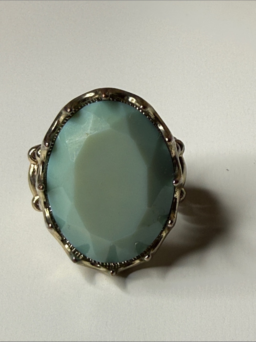Vintage Gold-Tone Mint Green Faceted Oval Cocktail stretch Ring - Women Jewelry